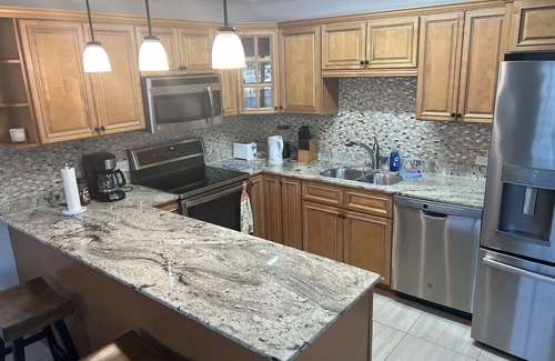 George Town Condominio | Seaside RetreatnLuxury, Large Condo, King Size, 10 minutes to Smith Cove on walk