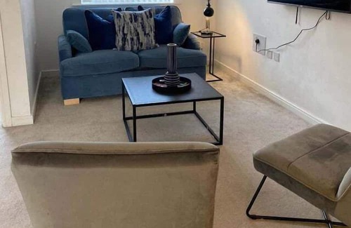 Newport Casa | Temper Mill (3 BR, Garden & FREE parking)