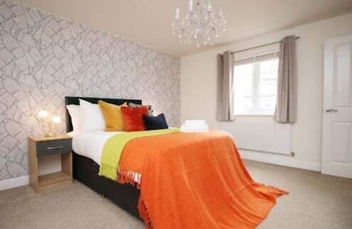 Llantarnam Casa | John Fielding (5BR, Free parking)