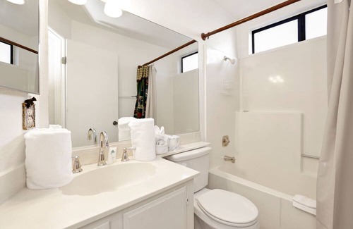 Boulder Bay Condominio | Lakeside Retreat~Boulder Creek Walk to Lake Condo~