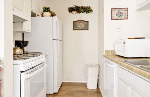 Boulder Bay Condominio | Lakeside Retreat~Boulder Creek Walk to Lake Condo~