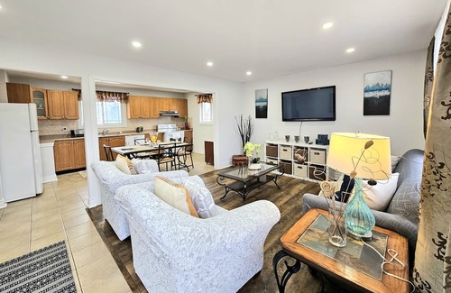 Bradford Casa | Beautiful & Central 3 BR home in Bradford