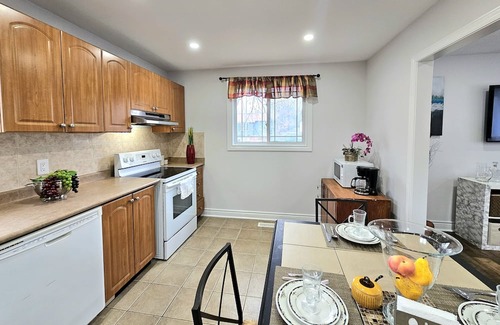 Bradford Casa | Beautiful & Central 3 BR home in Bradford