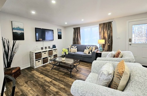 Bradford Casa | Beautiful & Central 3 BR home in Bradford