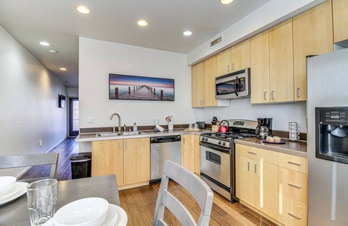Raynolds Addition Casa | Albuquerque Townhome w/ Rooftop Deck & Gas Grill!