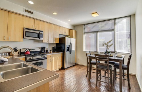 Raynolds Addition Casa | Albuquerque Townhome w/ Rooftop Deck & Gas Grill!