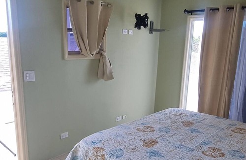Nassau Casa | Tropical Haven. Your home away from home to relax and enjoy the island breeze.