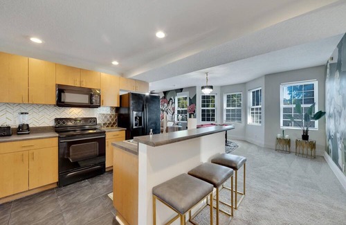 Tampa Heights Casa | Colorful Comfort - Pool Table - Spacious & Modern