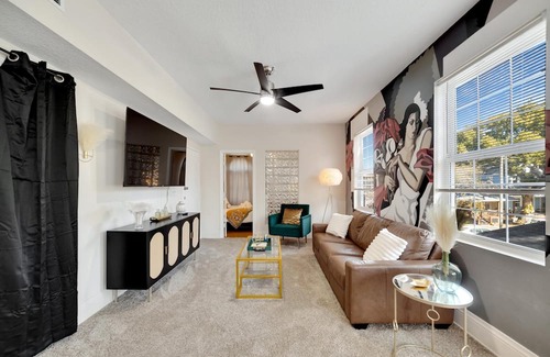 Tampa Heights Casa | Colorful Comfort - Pool Table - Spacious & Modern