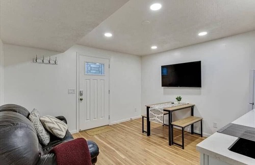 Sandy Casa | Canyon Cottage | Sandy | 2 bd 1 ba | Workspace