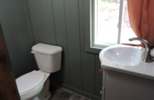Malaga Cabina | Rustic Cabin at Sparkman Lake