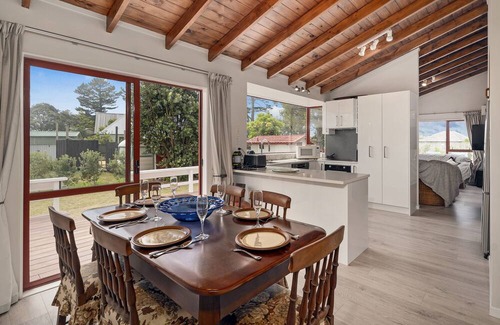 Pauanui Casa | Seascape Bach - Pauanui Holiday Home