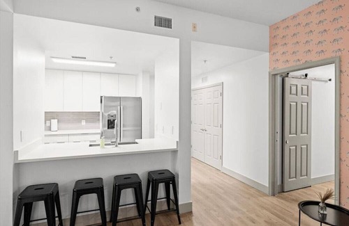 Charlotte Center City Apartamento | Pink Apt - Walk Everywhere!