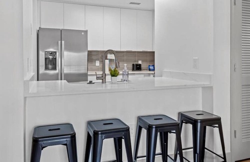 Charlotte Center City Apartamento | 4BR Apt in Uptown - Balcony w/ City Views!