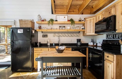 Newnata Cabina | Beautiful Lakefront Cabin