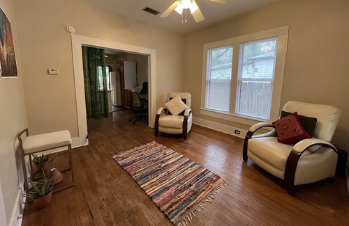 Heritage Casa | Cozy Spaceship Ranch House Meets Historical San Marcos