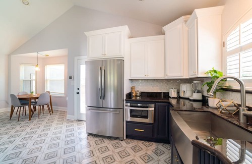 Chalmette Casa | 2 Story Cottage w/ heated pool and jacuzzi+bonfire