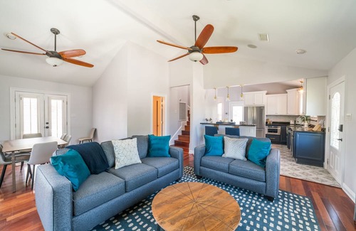 Chalmette Casa | 2 Story Cottage w/ heated pool and jacuzzi+bonfire