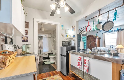 Waxahachie Cabaña | Entire Cozy Cottage w/ Private Parking - Pet-friendly, too! by RedAwning