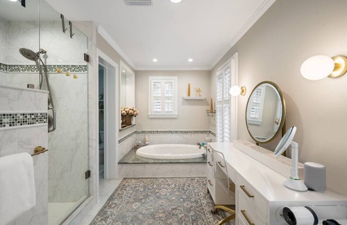 Leesburg Casa | Luxurious, Georgian-Style Estate, with Dramatic Heated Pool and Lanai