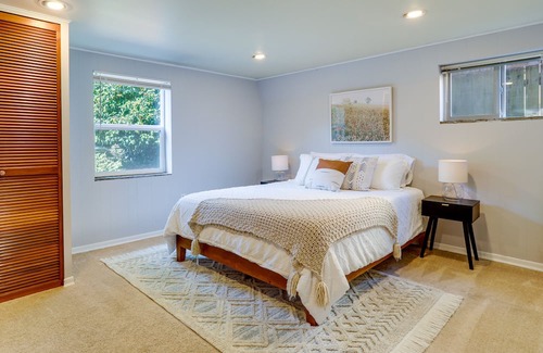 Seaview Apartamento | Charming & Cozy Seattle Apartment w/ Fireplace!