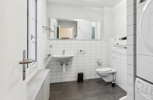Dietikon District Apartamento | Your Personal Retreat in a Shared Setting
