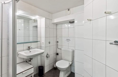 Dietikon District Apartamento | Your Personal Retreat in a Shared Setting