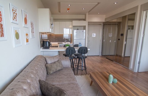 Beylikduzu Apartamento | Modern Istanbul Retreat: Elegant 1+1 Apt