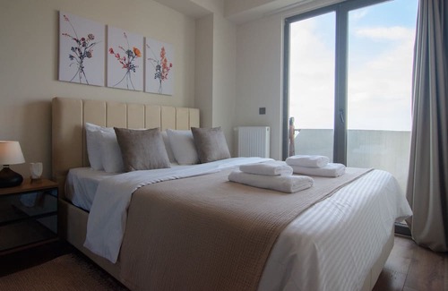 Beylikduzu Apartamento | Modern Istanbul Retreat: Elegant 1+1 Apt