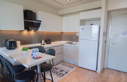 Beylikduzu Apartamento | Modern Istanbul Retreat: Elegant 1+1 Apt