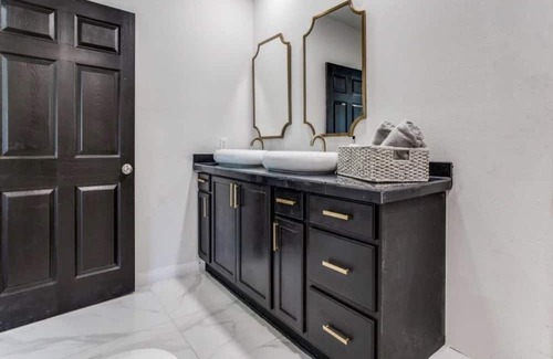 Oak Cliff Casa | Modern 3 Bedroom Home near bishop arts