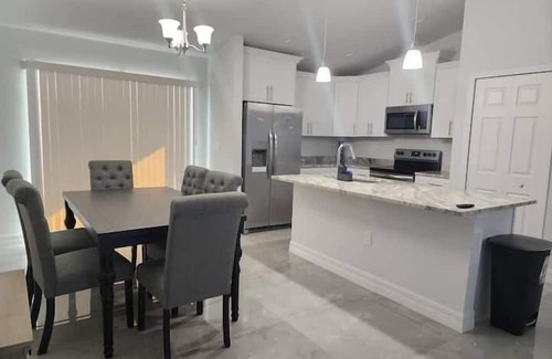 Harris Apartamento | 3 Bedroom 747918 by Houzlet