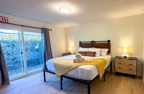 Tustin Casa | Magical Retreat Minutes from Disneyland! Elderly-Friendly, Newly Remodeled 5BR.