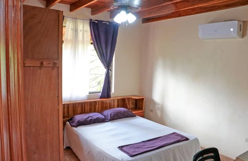 Cantón de Parrita Casa | Large family house, A/C, swimming pool, outdoor patio, minutes to the beaches!