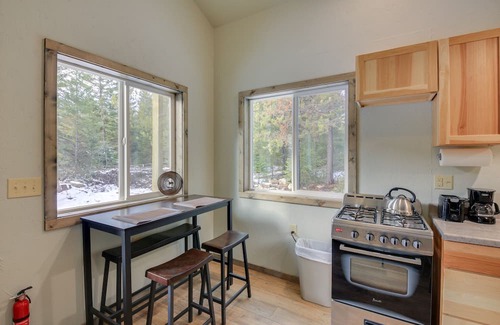 Libby Cabina | Horse-Friendly Libby Cabin Near Hiking + Skiing!
