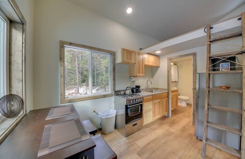 Libby Cabina | Horse-Friendly Libby Cabin Near Hiking + Skiing!