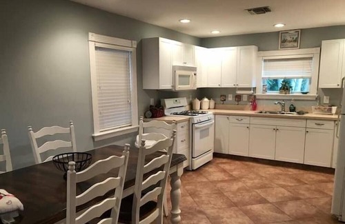 Stuart Apartamento | 2 Bedroom 737085 by Houzlet