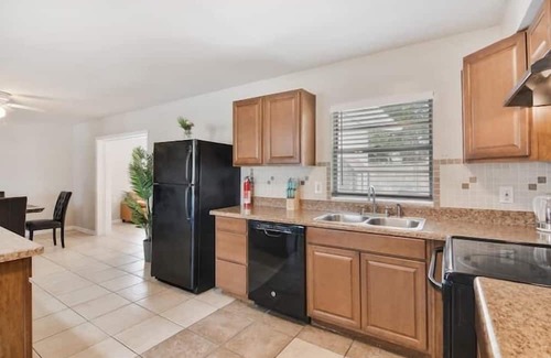 West Meadows Apartamento | 4 Bedroom 737801 by Houzlet