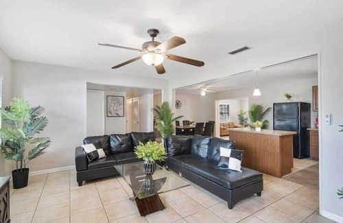 West Meadows Apartamento | 4 Bedroom 737801 by Houzlet