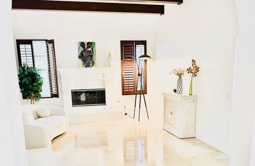 Coto de Caza Casa | Immaculate Spanish Hacienda Style Estate on large private lot!