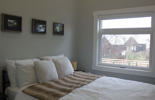 Consecon Casa | New, open concept home w/hot tub in PEC