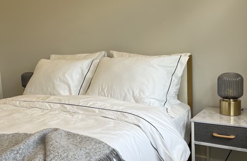 Consecon Casa | New, open concept home w/hot tub in PEC