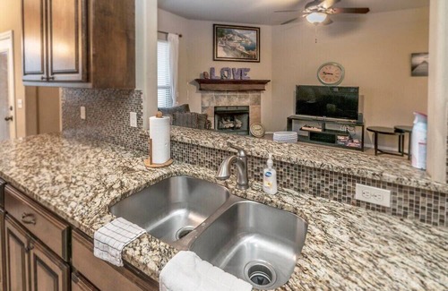 Norman Casa | Spacious Home - 5 Min. to OU campus!