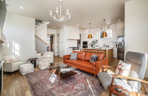 Central Oklahoma City Casa | Runway Urban Farmhouse - Comfort, Style & Convenience OKC