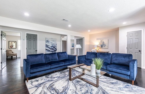 Dallas Casa | Bright and Stylish Home - 10 Min to Downtown!
