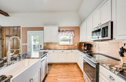 Azle Casa | The Perfect Getaway/Boat Dock/Eagle Mountain!