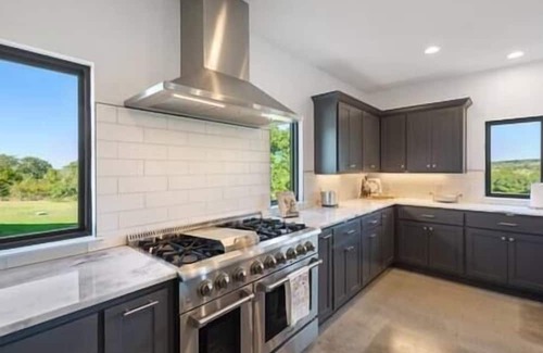 La Grange Casa | La Grange Modern Farmhouse, breathtaking views!