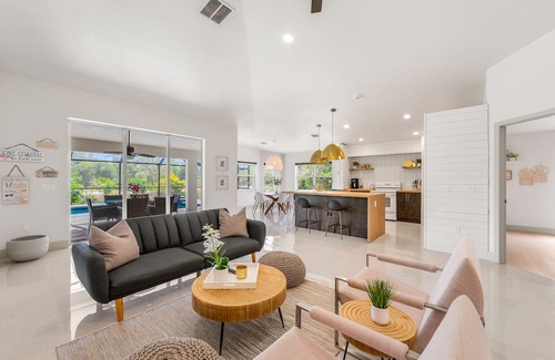 Rotonda Lakes Casa | Contemporary Single-Family Home Located in Rotonda Lakes.20min to Boca Grande!