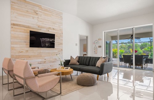 Rotonda Lakes Casa | Contemporary Single-Family Home Located in Rotonda Lakes.20min to Boca Grande!