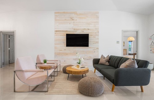 Rotonda Lakes Casa | Contemporary Single-Family Home Located in Rotonda Lakes.20min to Boca Grande!